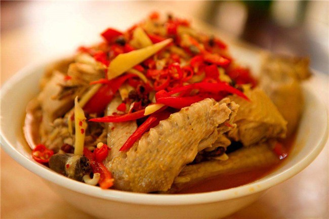 永州的传统菜,在当地,几乎家家户户都会制作此菜,香辣肉鲜嫩,咸鲜适